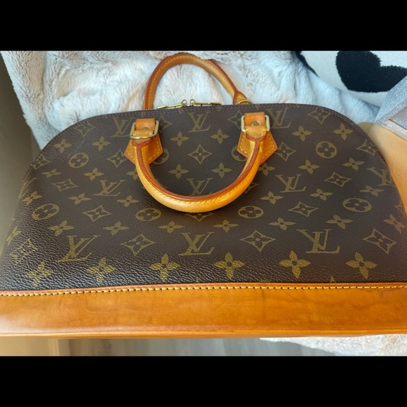 Pre love Alma LV, a sign of watermark, and burn. - Picture 6 of 16